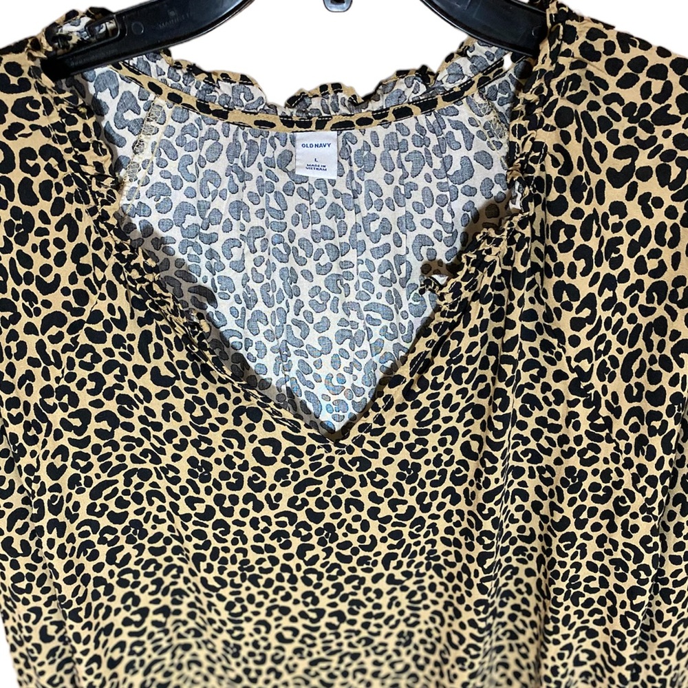 Old Navy Long Sleeved Leopard Print Woman’s Top Size Large - Picture 2 of 5